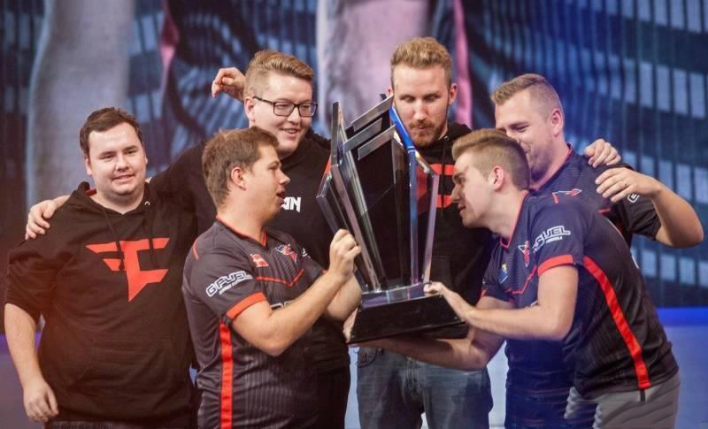 iG祝Xun生日快乐：健身小子要朝气满满 和大家一同向着目标往前冲