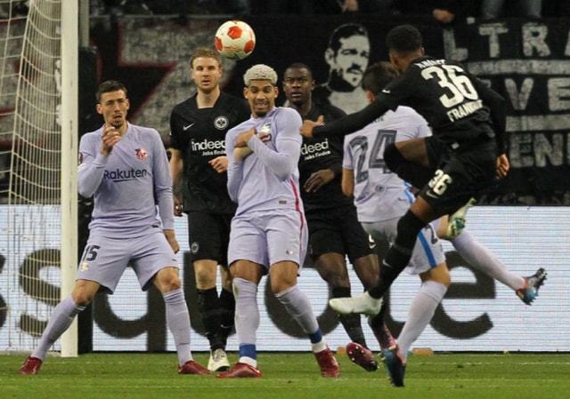 战斗歌曲开始了！Tarzan Shen已经做了12年的打野，终于掌握了这项技能。Pyez获得了四杀，双方晋级决赛轮次。