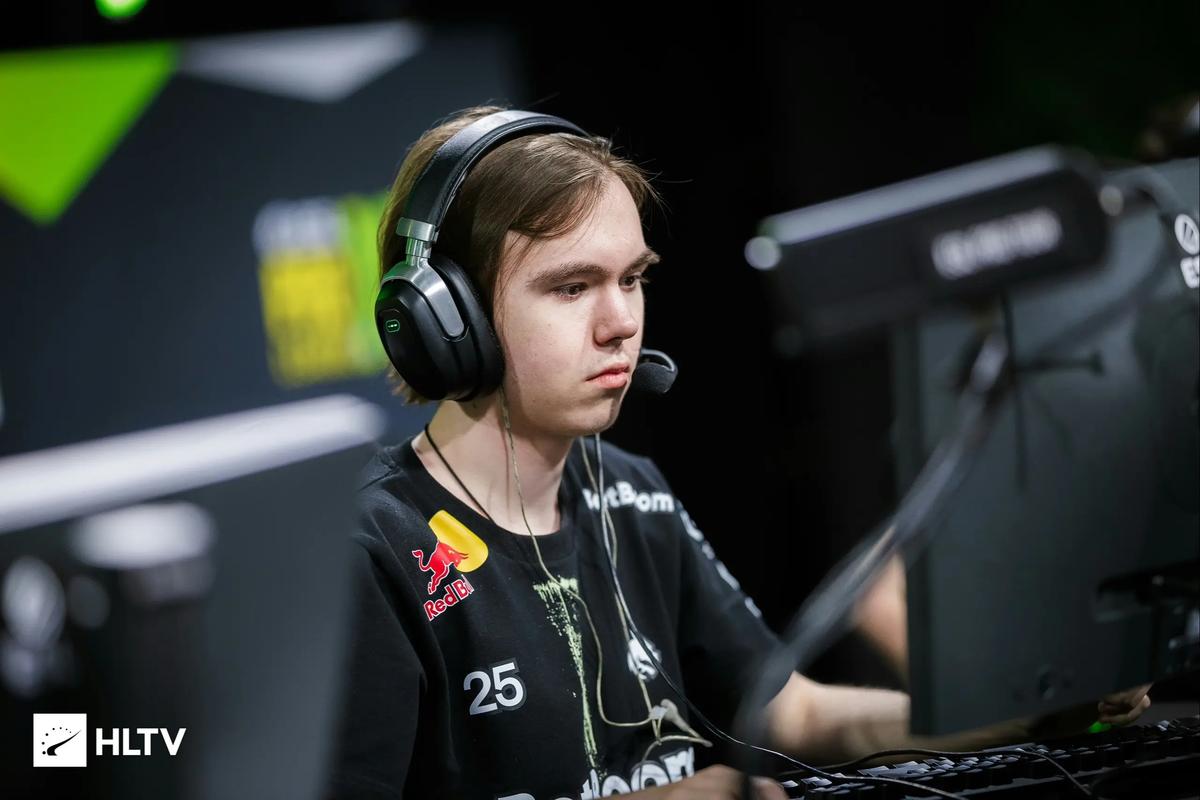 DH从 T1 学术队转移到主队